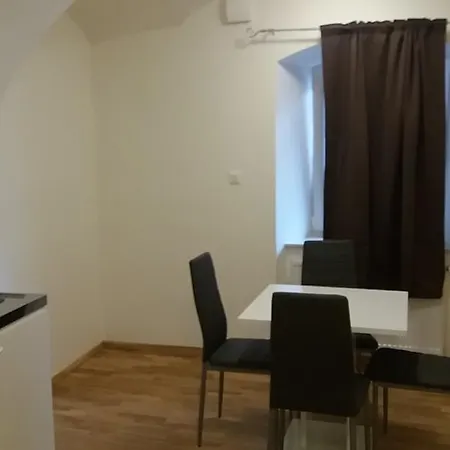 Central Antique Apartment *